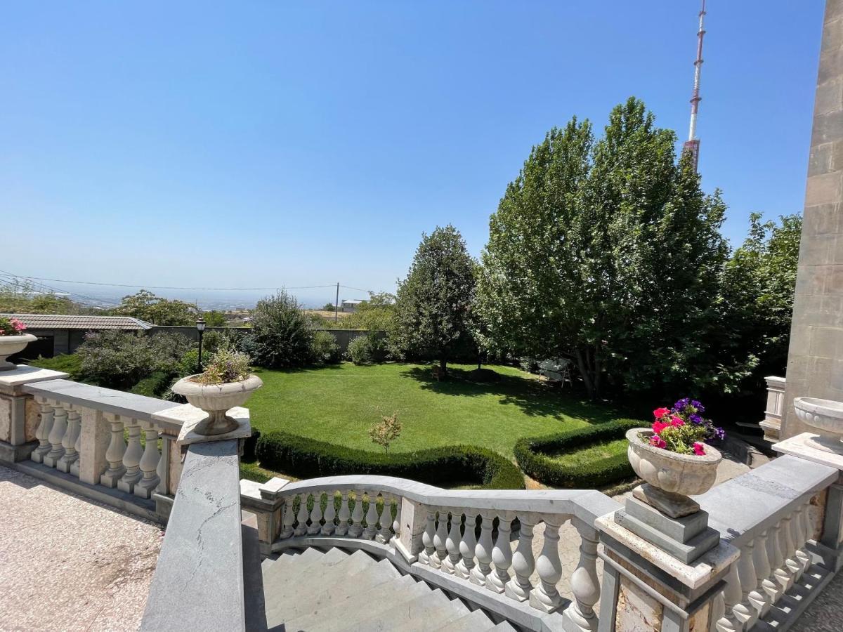 X Hotel Yerevan Exterior photo